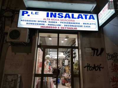 L�ultima nostra tappa � in via Melo, dove quasi ad angolo con via Principe Amedeo si illumina l�insegna di �Insalata�